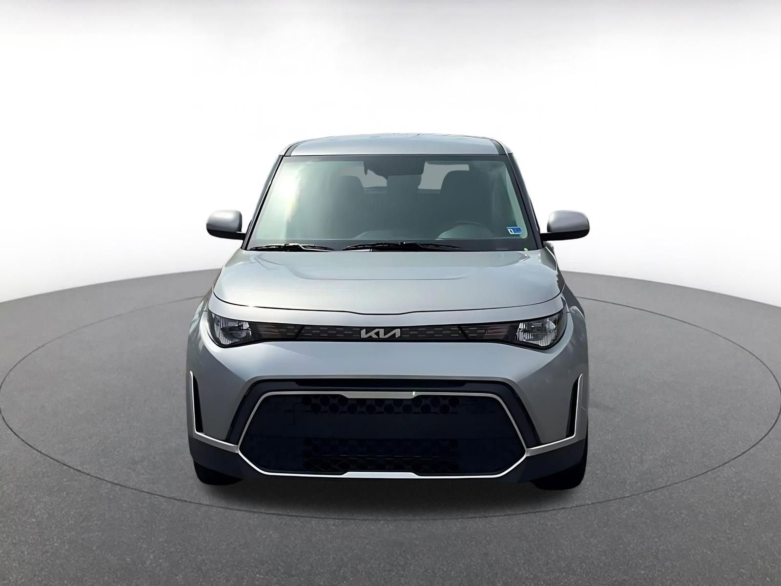 Used 2025 Kia Soul LX w/ LX Technology Package FWD image 4