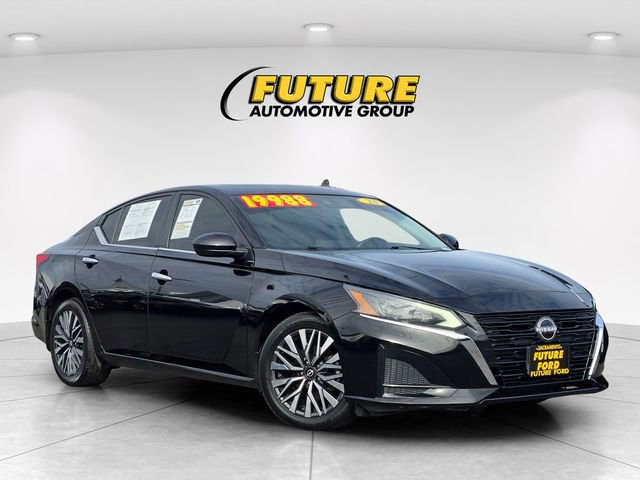 Used 2023 Nissan Altima 2.5 SV w/ SV Premium Package image 1