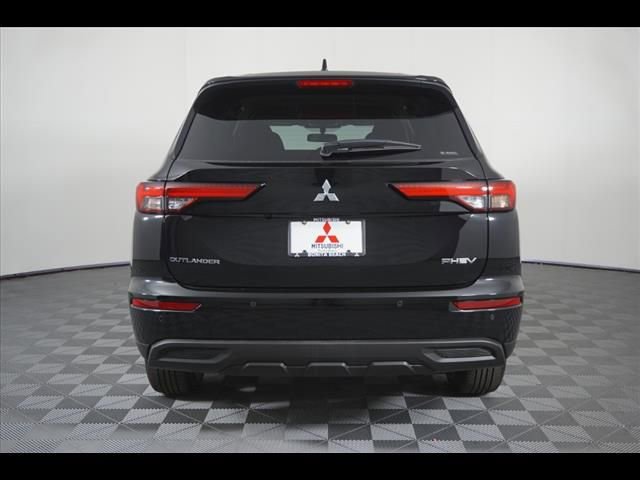 Used 2024 Mitsubishi Outlander ES image 6