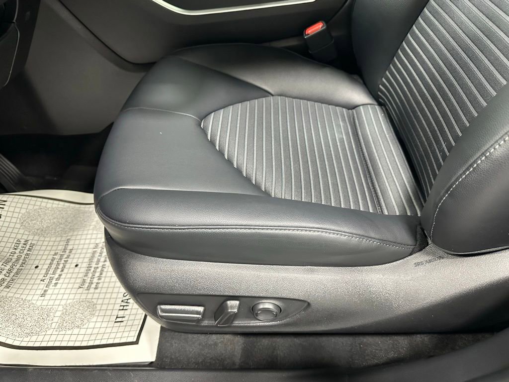 Used 2025 Toyota Highlander XSE AWD/4WD image 13