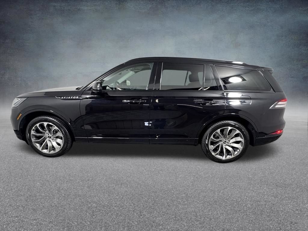 New 2026 Lincoln Aviator AWD w/ Jet Appearance Package image 3