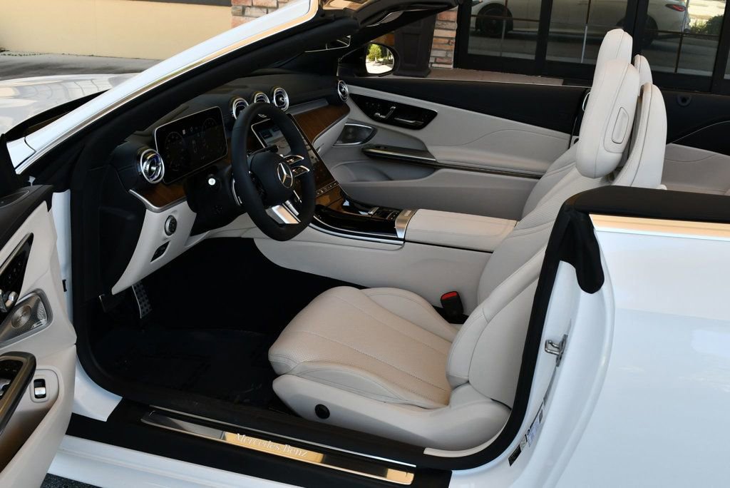Used 2026 Mercedes-Benz CLE 450 4MATIC Cabriolet image 60