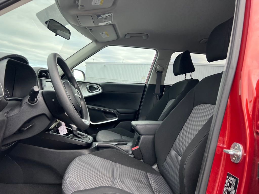 Used 2022 Kia Soul LX image 14