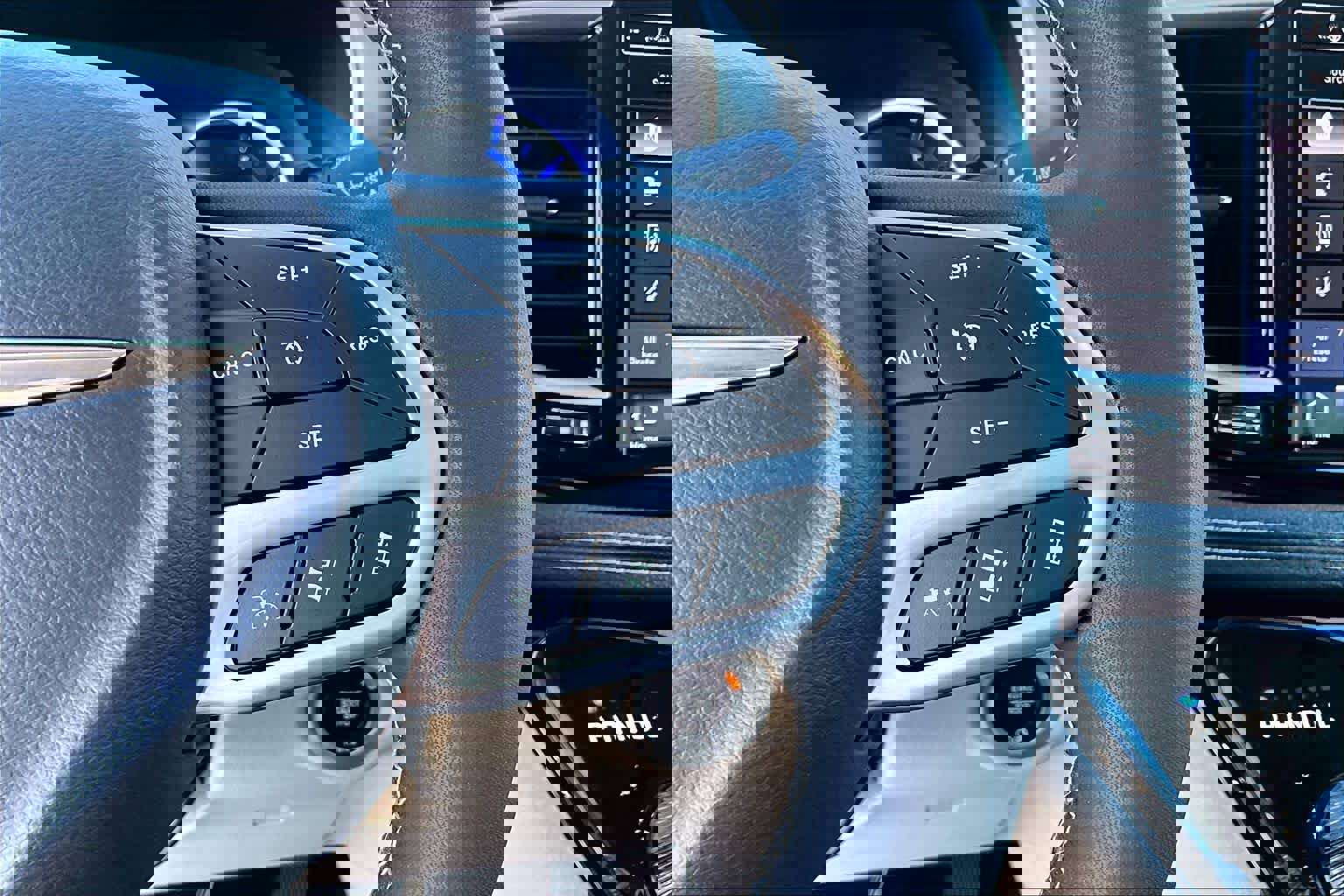 Used 2024 Chrysler Pacifica Select image 22