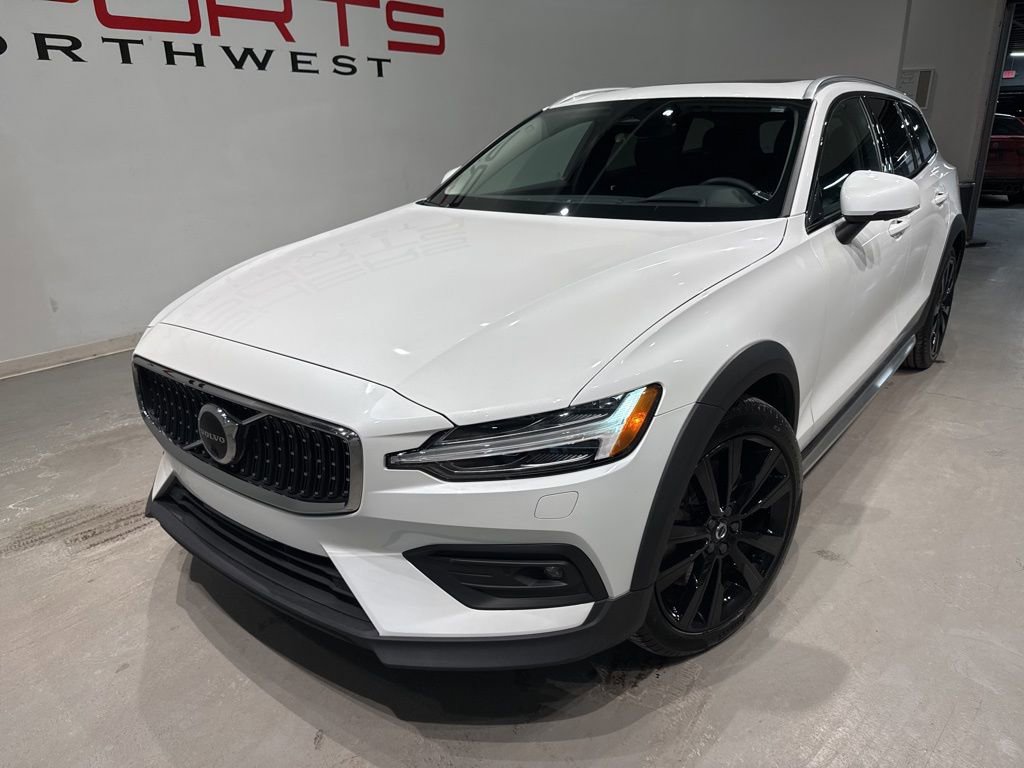 Used 2023 Volvo V60 B5 Cross Country Ultimate w/ Climate Package AWD/4WD image 2