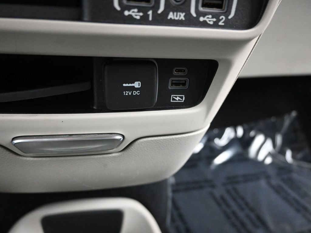 Used 2022 Chrysler Pacifica Touring-L image 29