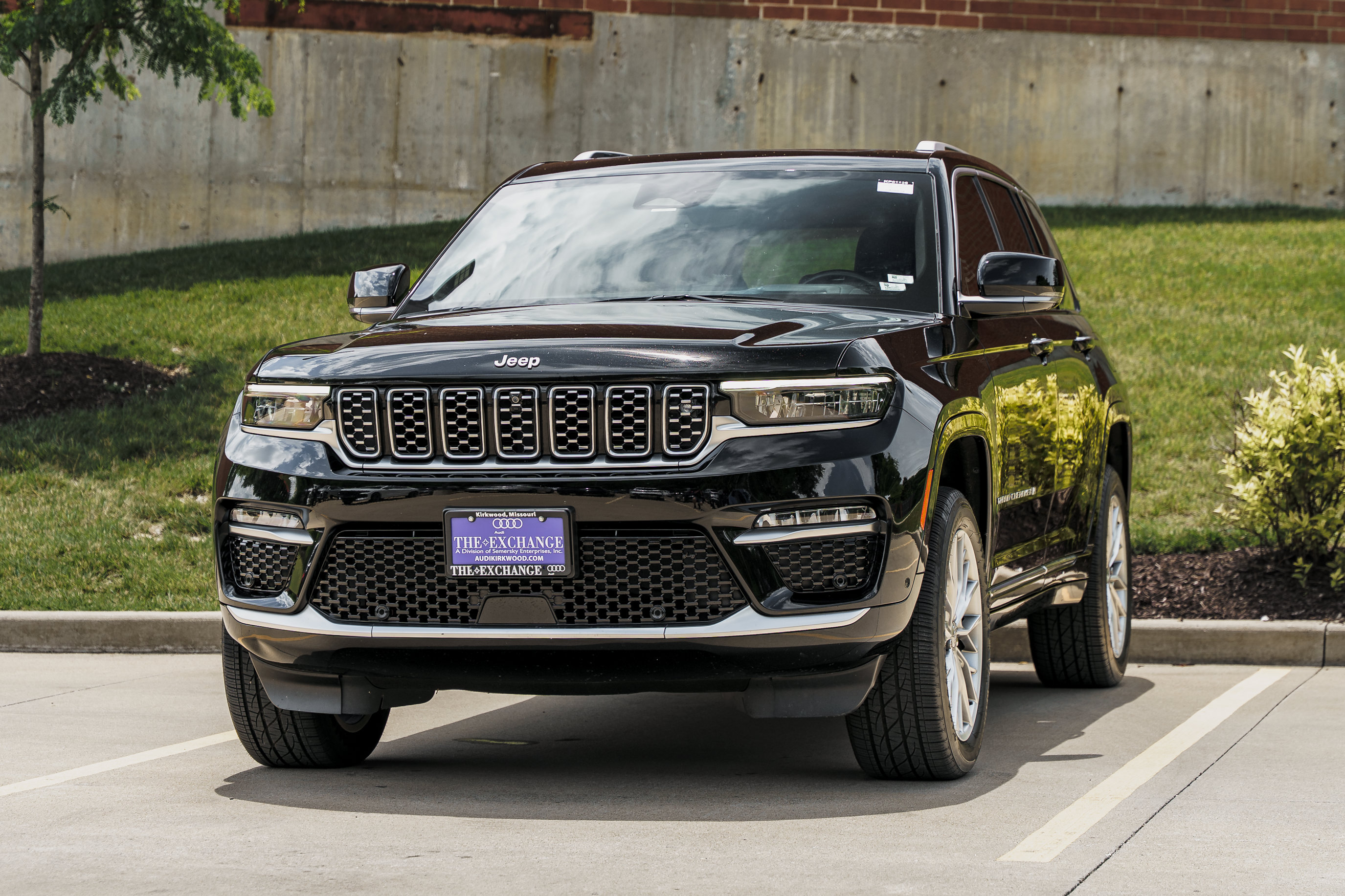 Used 2022 Jeep Grand Cherokee Summit AWD/4WD image 7