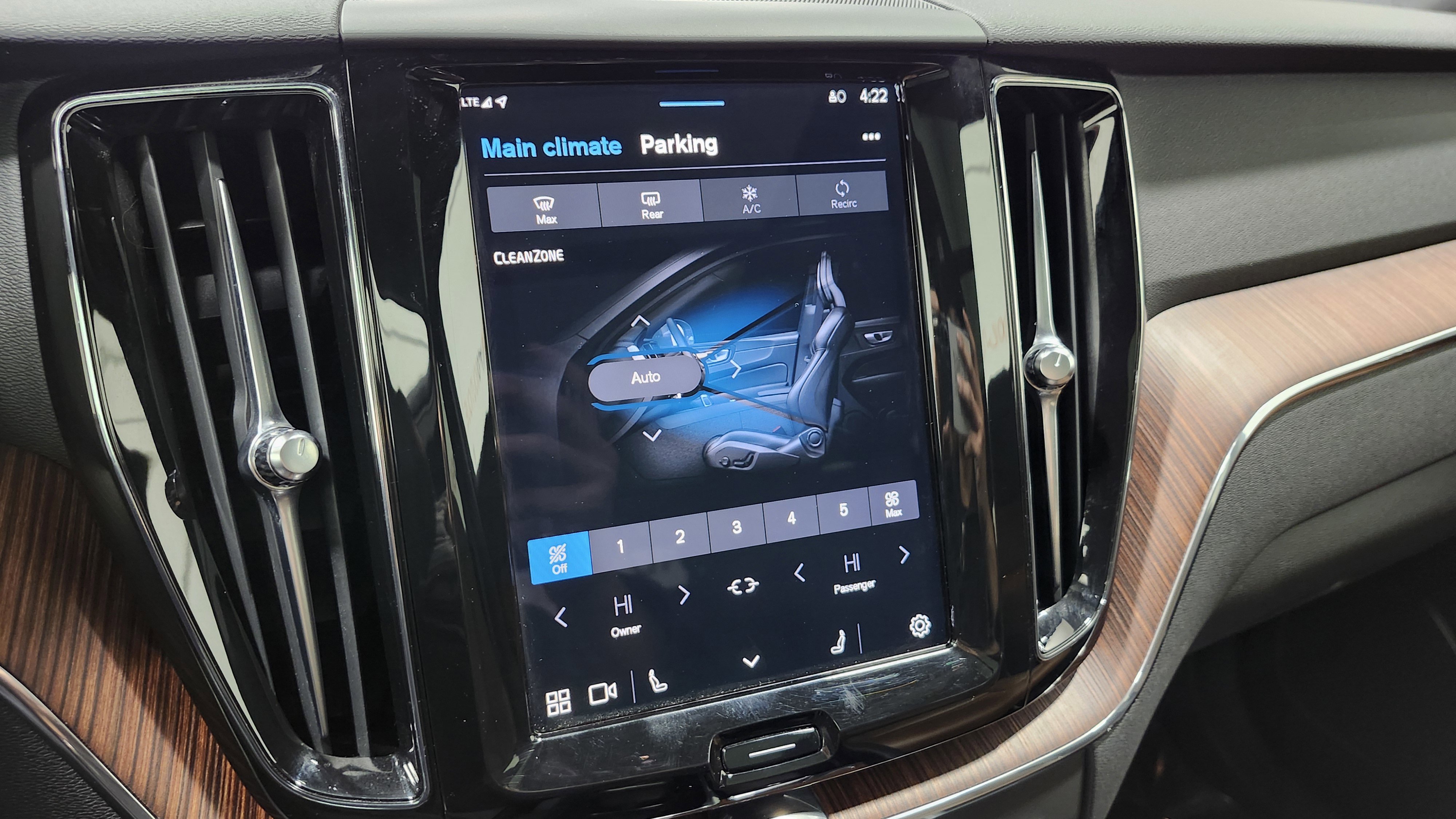 Used 2024 Volvo XC60 B5 Plus image 33