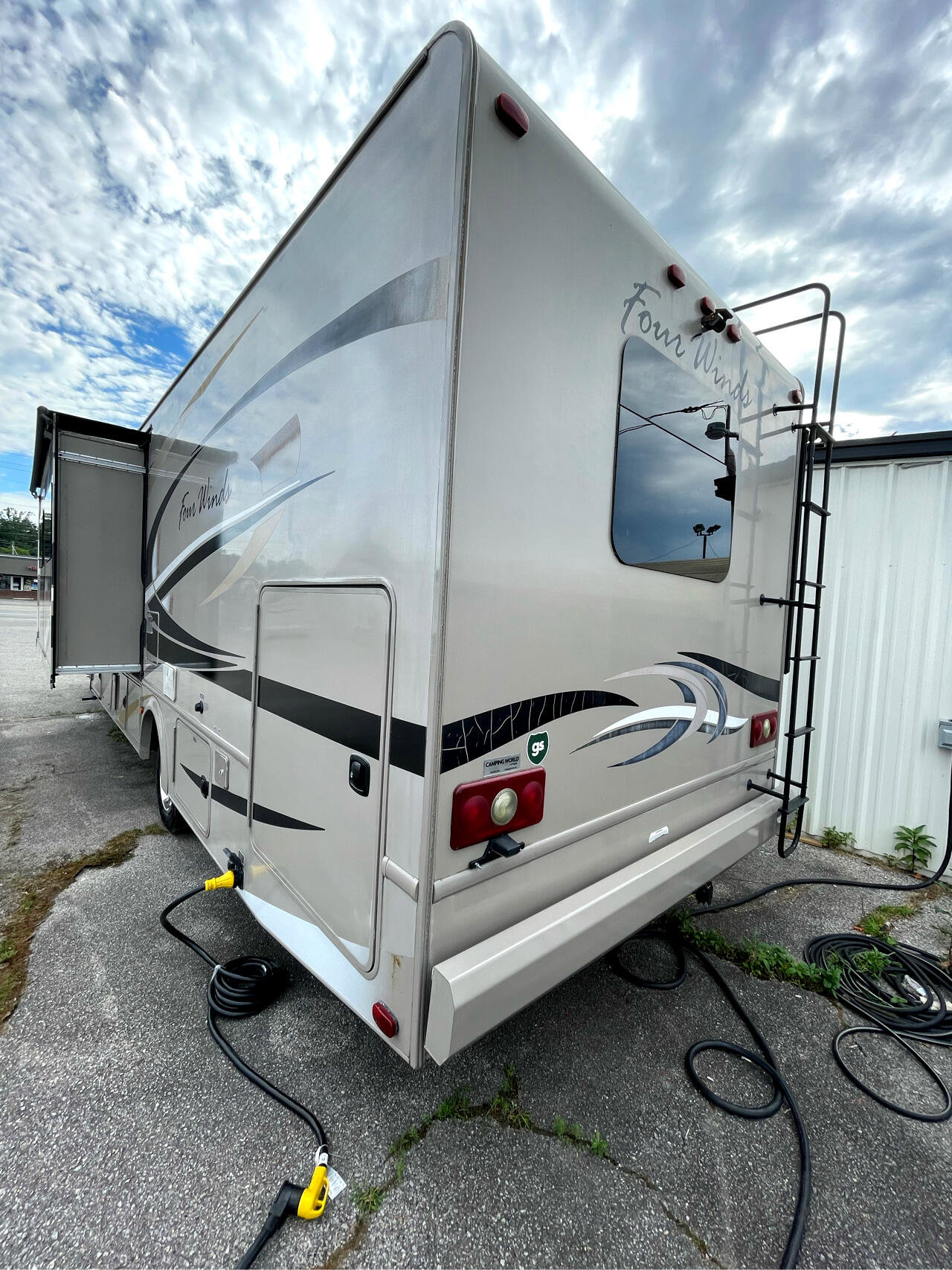 Used 2014 Ford F550 2WD Regular Cab Super Duty image 6