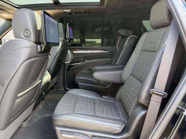 Used 2026 Cadillac Escalade Platinum Sport w/ LPO, ONYX Package AWD/4WD image 15