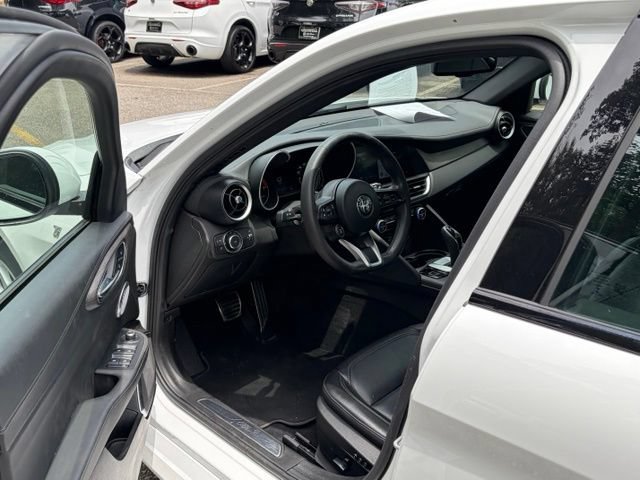 Used 2023 Alfa Romeo Giulia Ti AWD/4WD image 21
