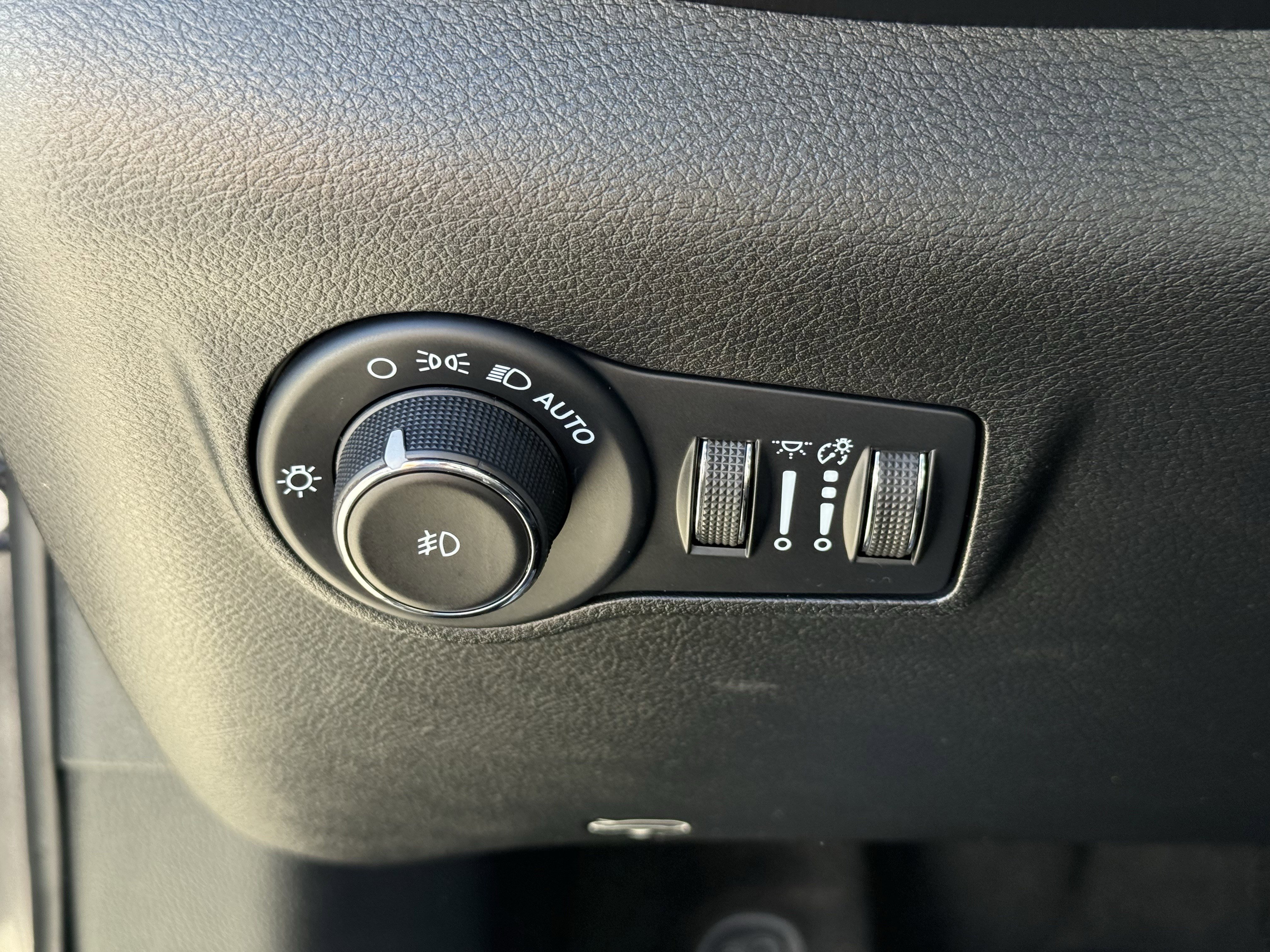 Used 2024 Jeep Compass Latitude image 24