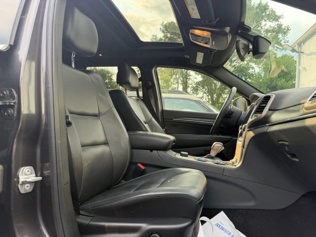 Used 2017 Jeep Grand Cherokee Limited AWD/4WD image 15
