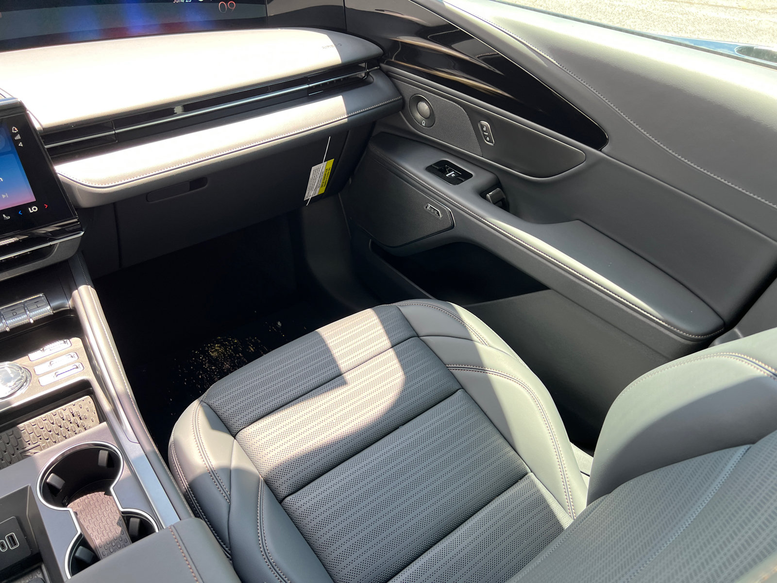 New 2026 Lincoln Nautilus Reserve w/ Jet Appearance Package AWD/4WD image 27