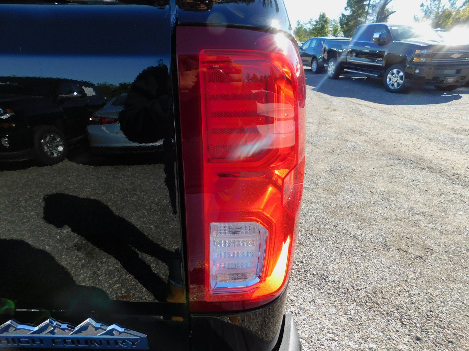 Used 2018 Chevrolet Silverado 1500 High Country image 39