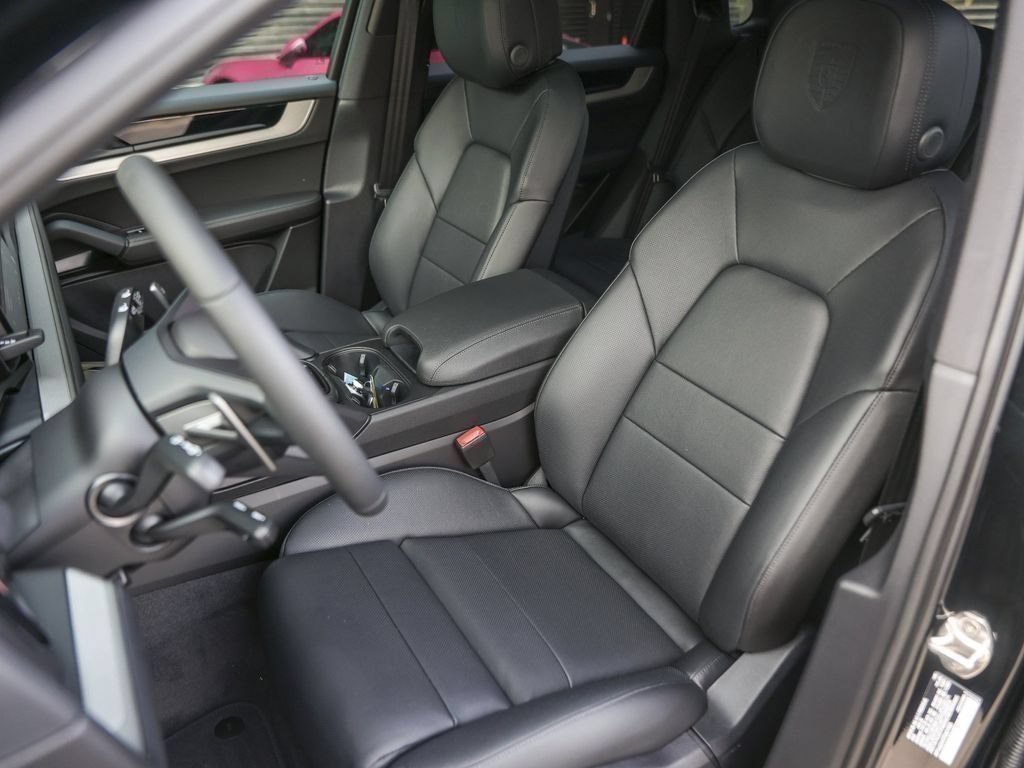 Certified 2026 Porsche Cayenne AWD/4WD image 5