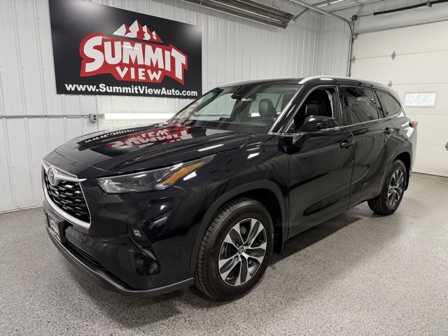 Used 2022 Toyota Highlander XLE image 1