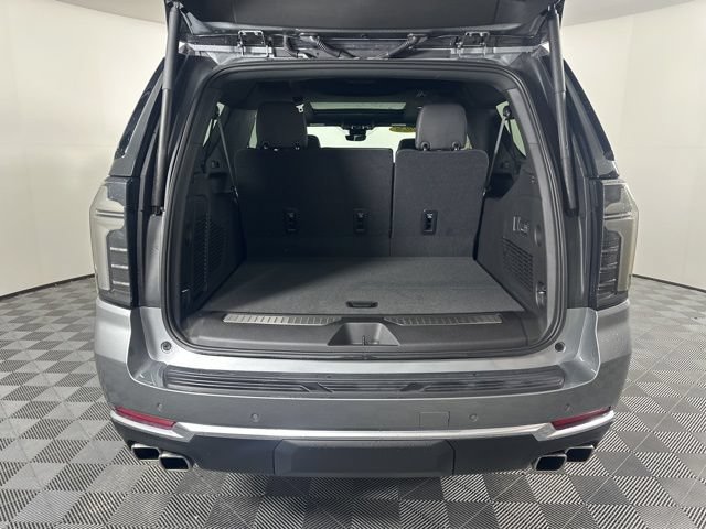 New 2026 Chevrolet Suburban High Country w/ Sun And Tow Package AWD/4WD image 9