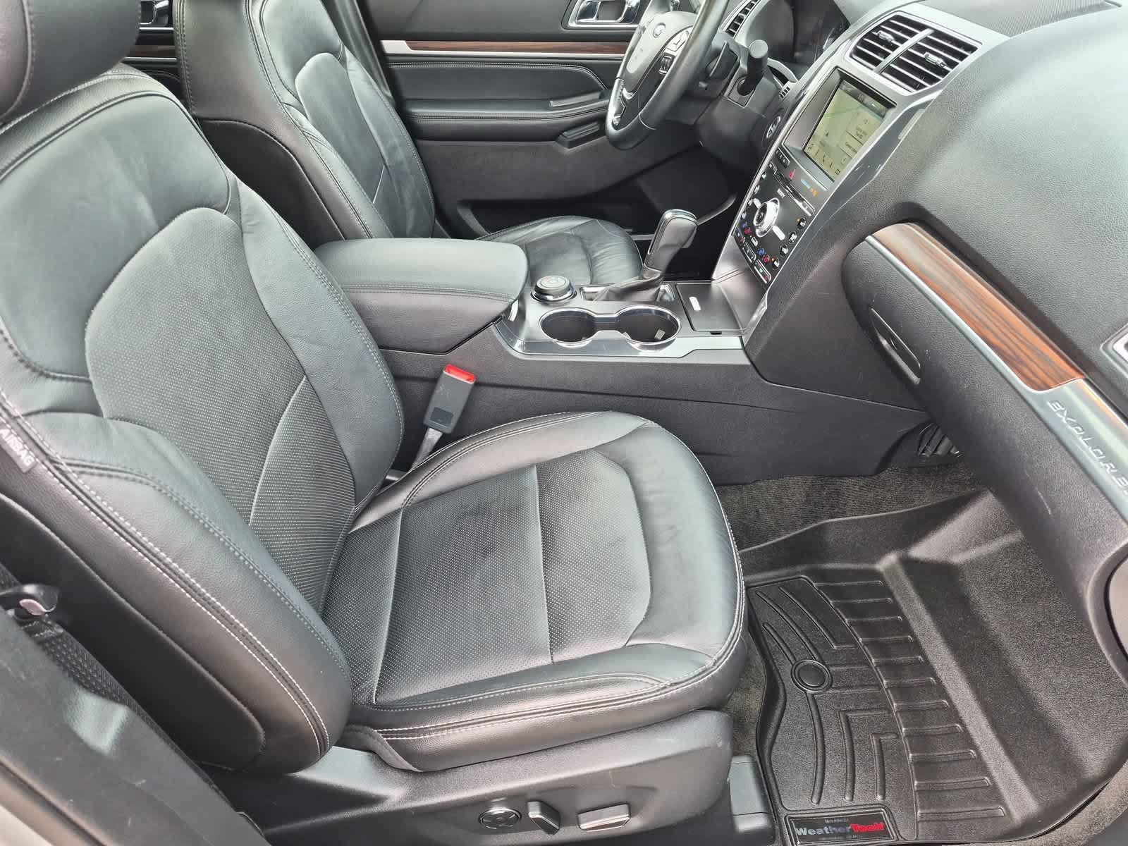 Used 2017 Ford Explorer Limited w/ Equipment Group 301A AWD/4WD image 23