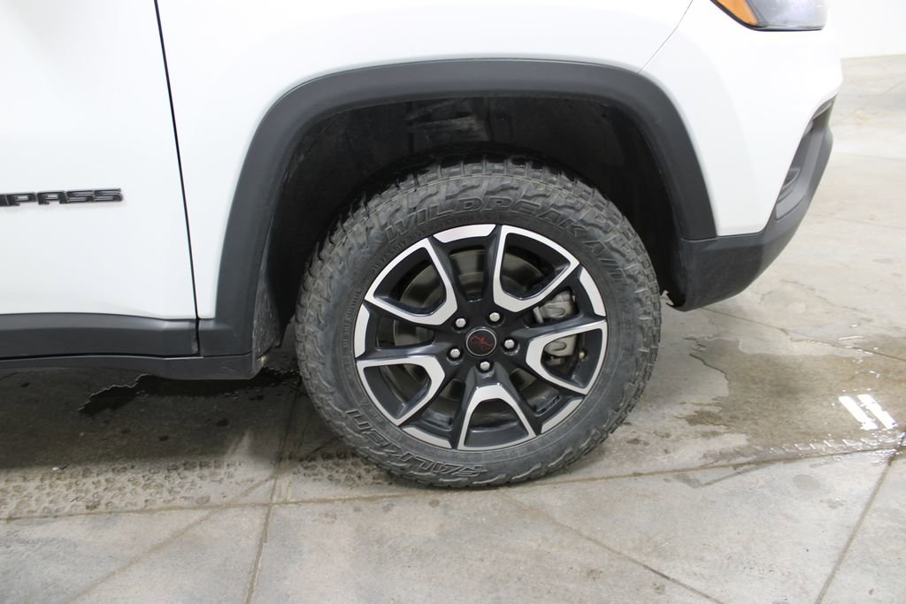 Used 2025 Jeep Compass Trailhawk AWD/4WD image 37