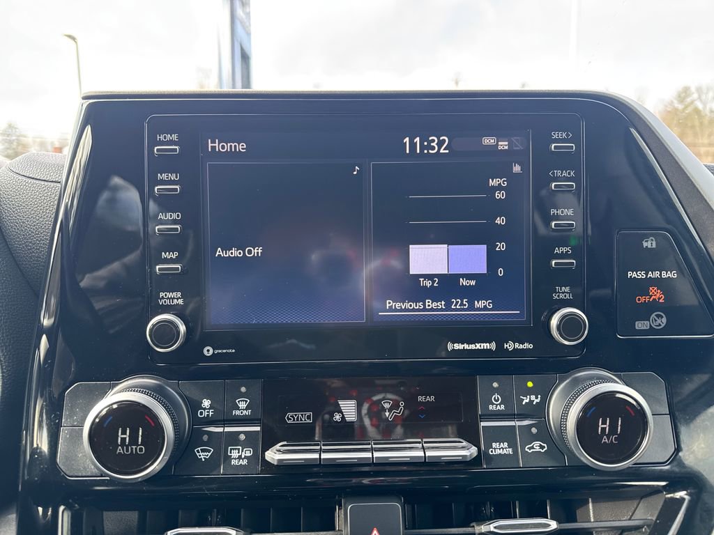 Used 2020 Toyota Highlander LE image 10