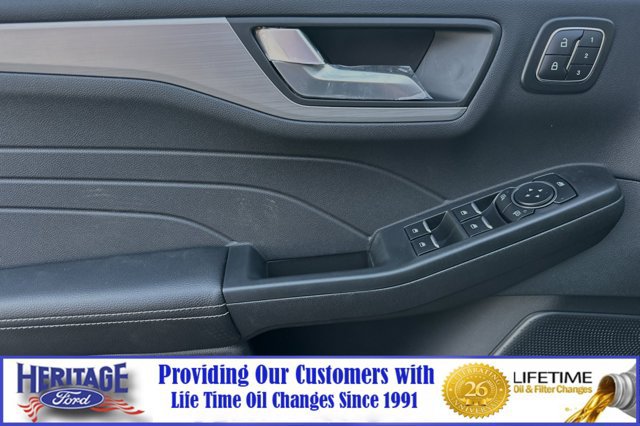 New 2024 Ford Escape SE w/ PHEV Premium Package FWD image 8