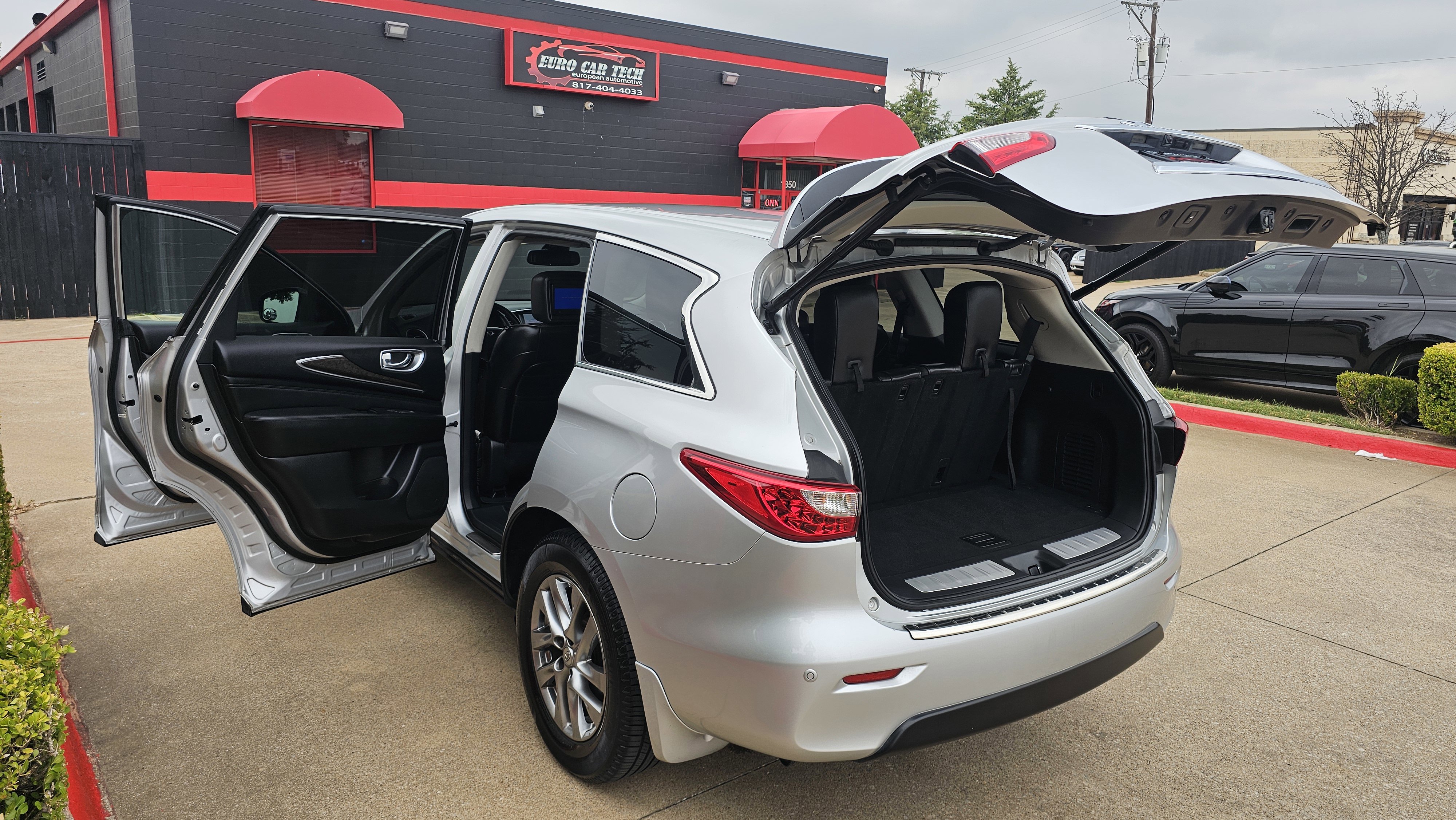 Used 2014 INFINITI QX60 AWD w/ Premium Plus Package image 18