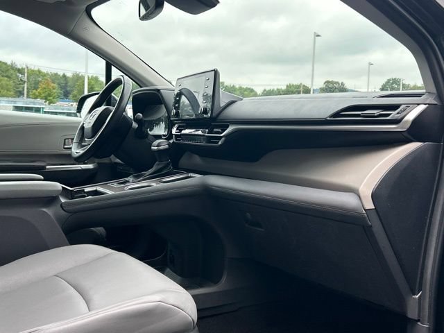 Used 2024 Toyota Sienna XLE w/ XLE Plus Package AWD/4WD image 30