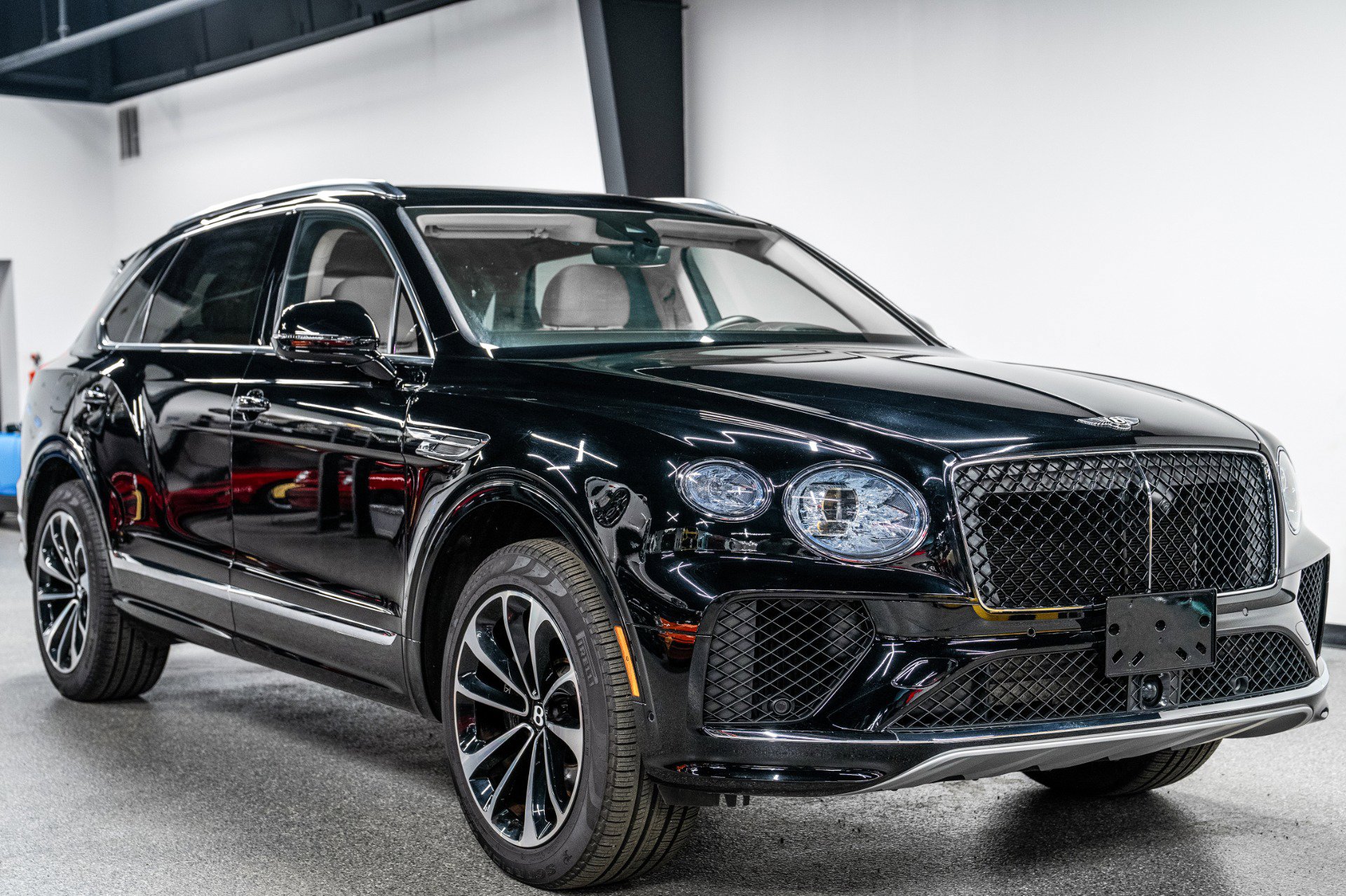 Used 2024 Bentley Bentayga Extended Wheelbase image 3