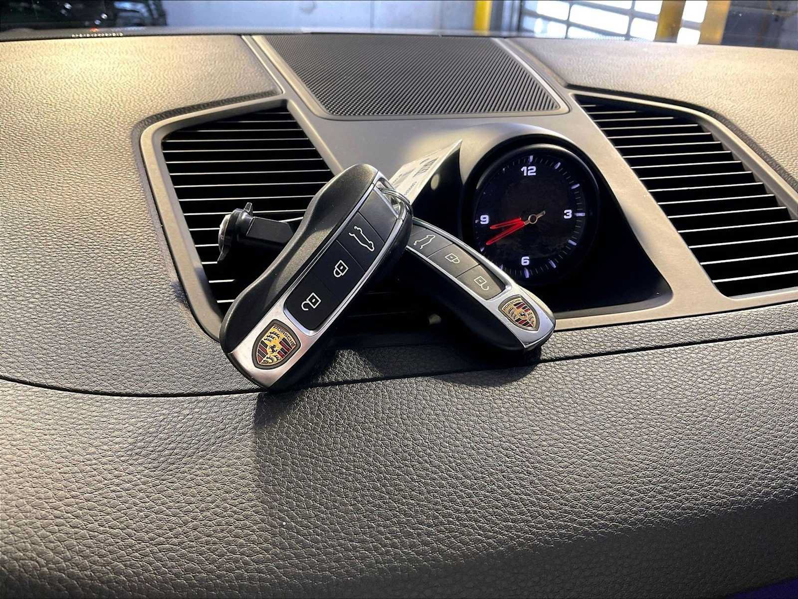 Certified 2022 Porsche Cayenne AWD/4WD image 21