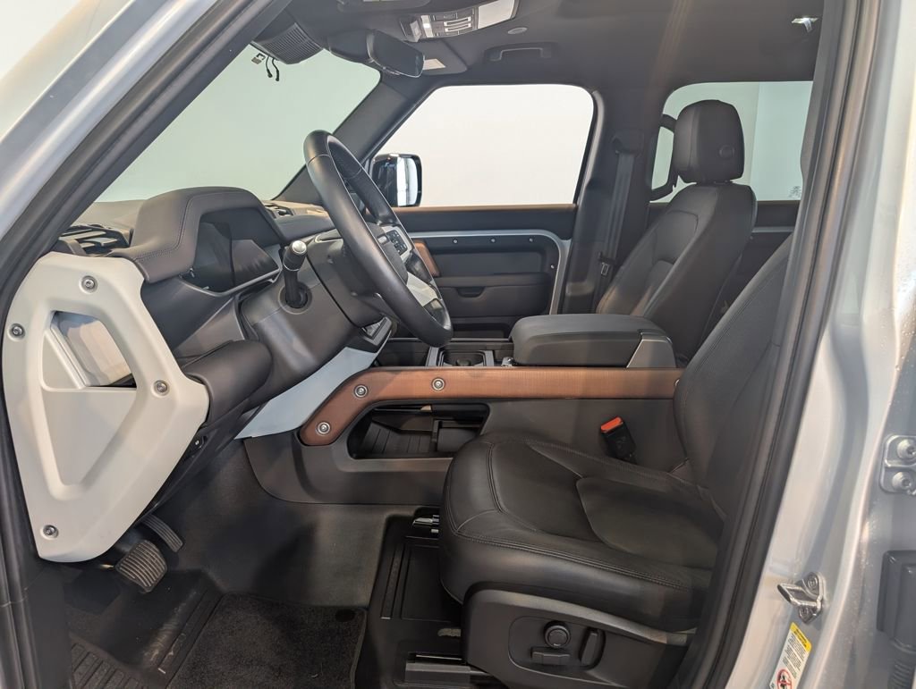 Used 2024 Land Rover Defender 110 SE image 12