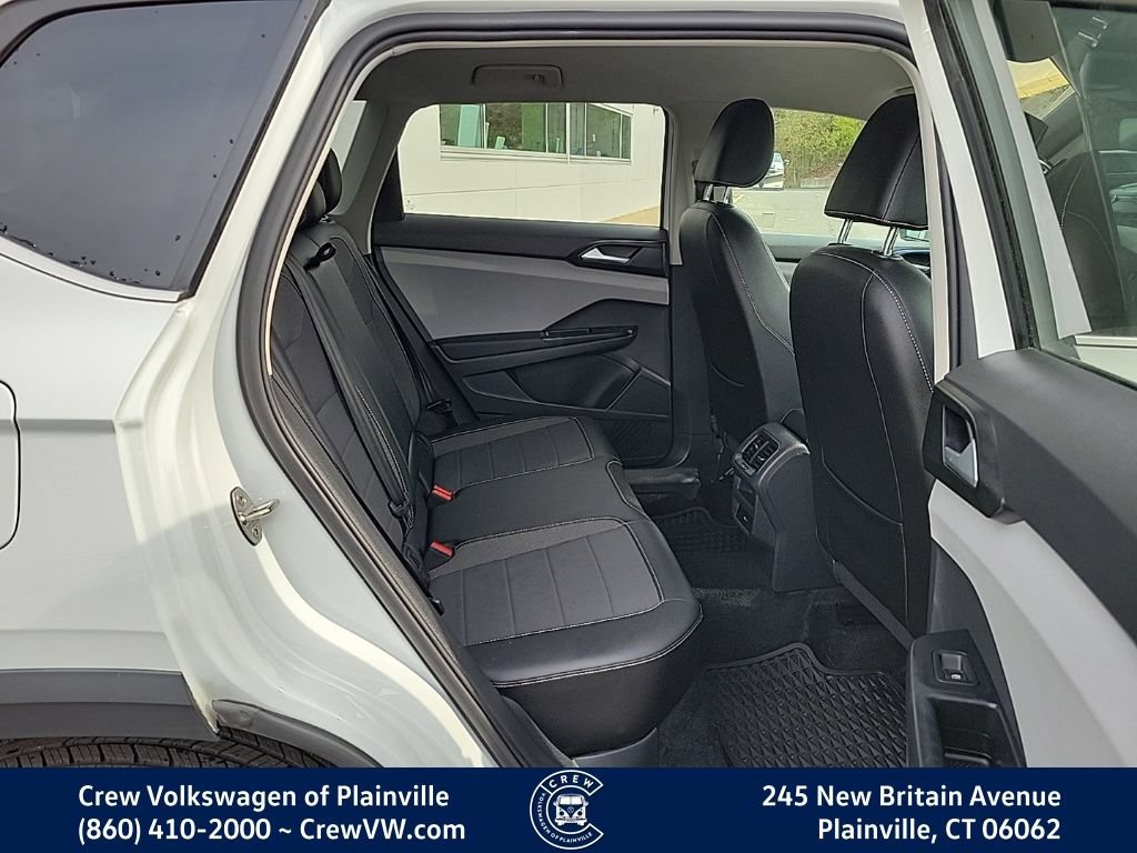 Certified 2022 Volkswagen Taos SE w/ Driver Assistance Package FWD image 17