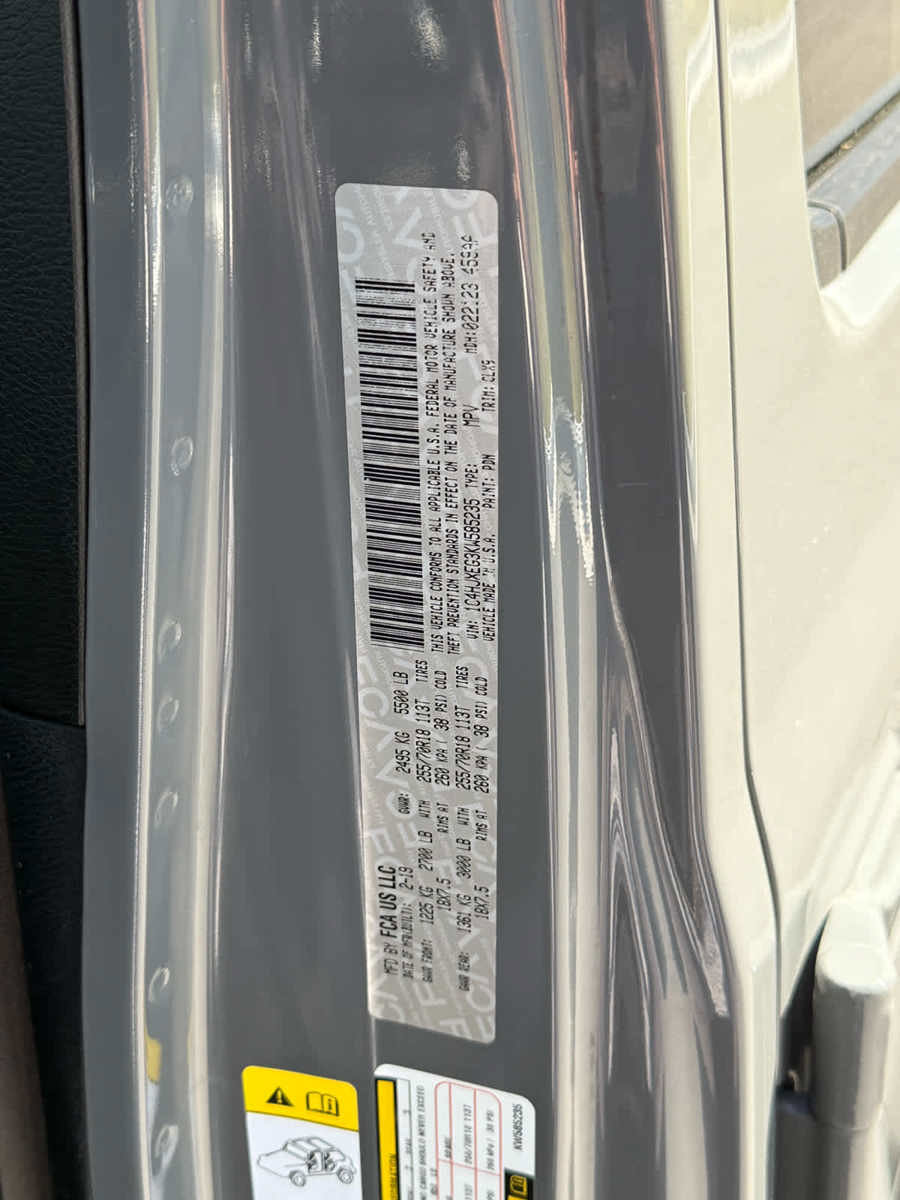 Used 2019 Jeep Wrangler Unlimited Sahara image 32