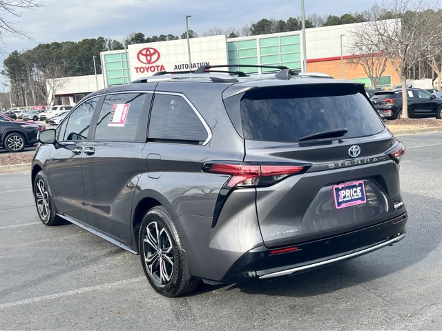 Used 2025 Toyota Sienna Platinum image 7