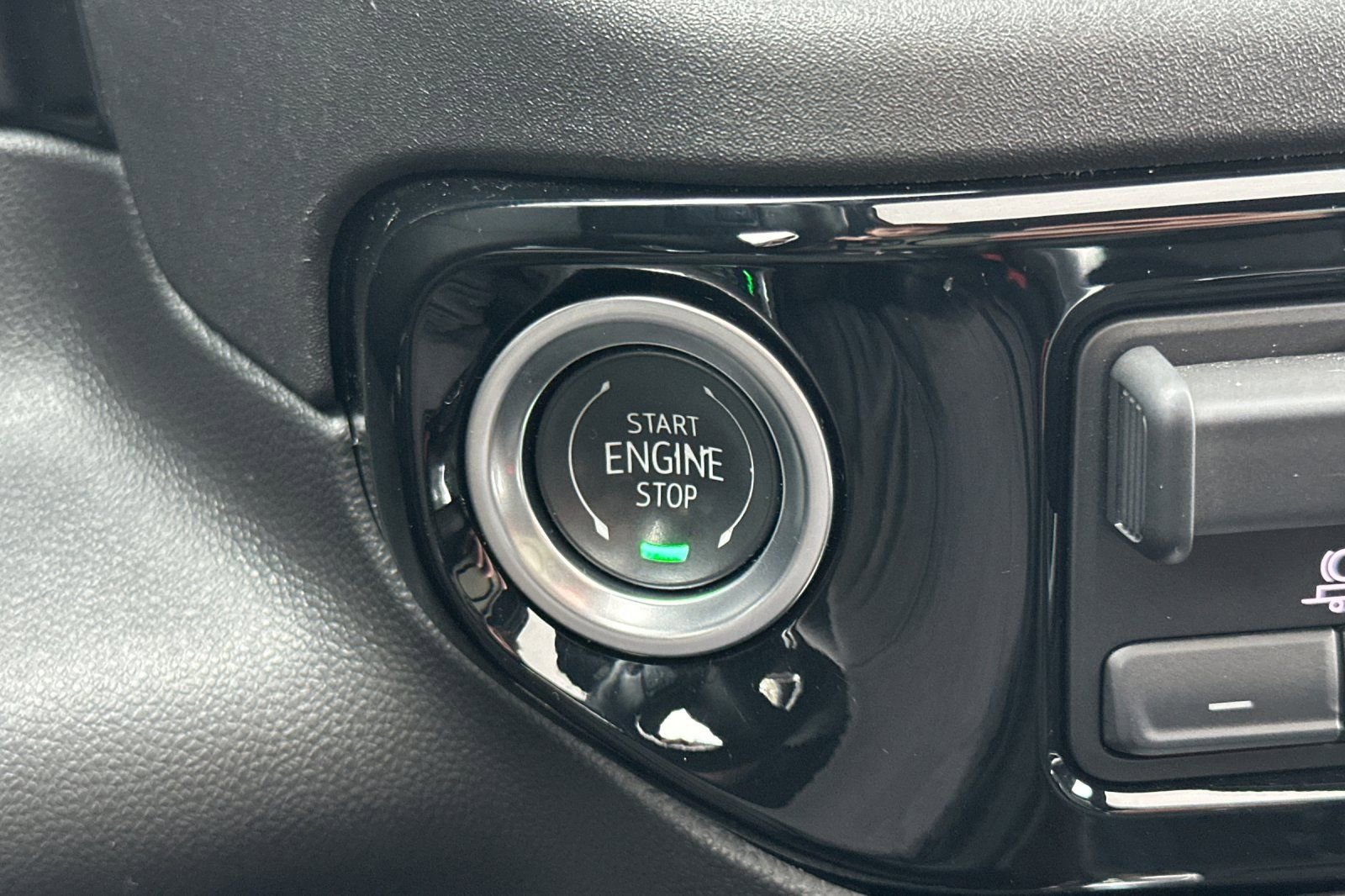 Used 2025 GMC Sierra 1500 Elevation w/ Elevation Premium Package image 32