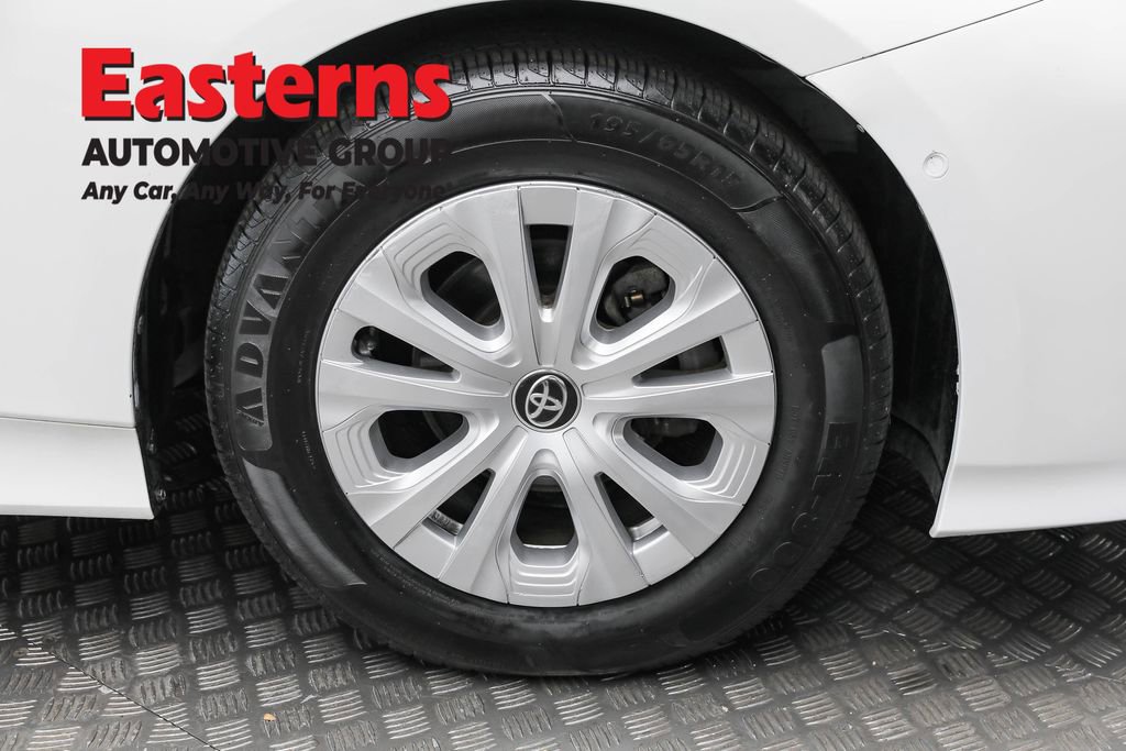 Used 2022 Toyota Prius LE image 29