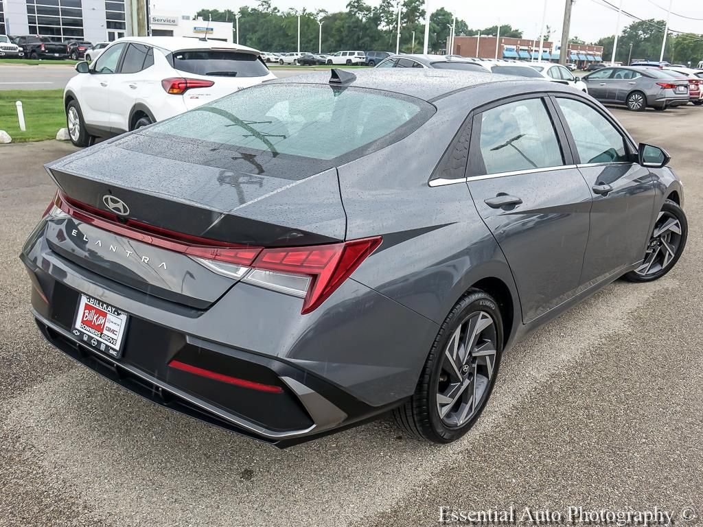 Used 2025 Hyundai Elantra SEL FWD image 8