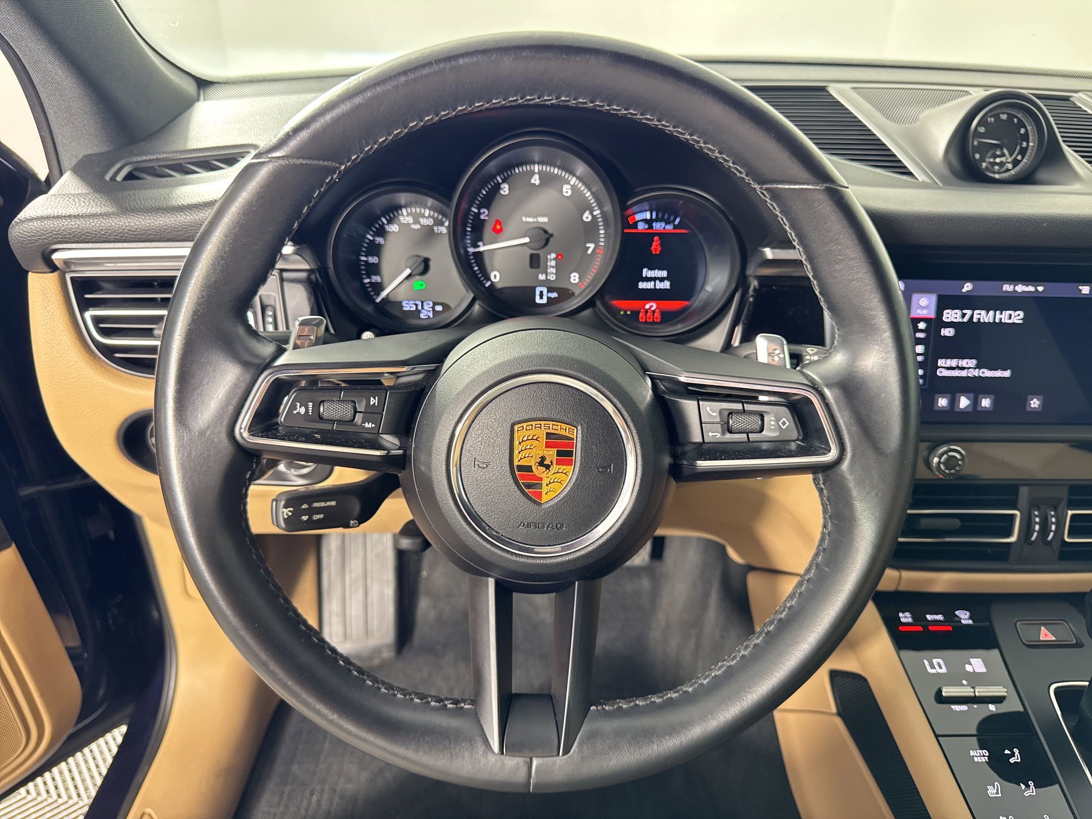 Certified 2022 Porsche Macan AWD/4WD image 18