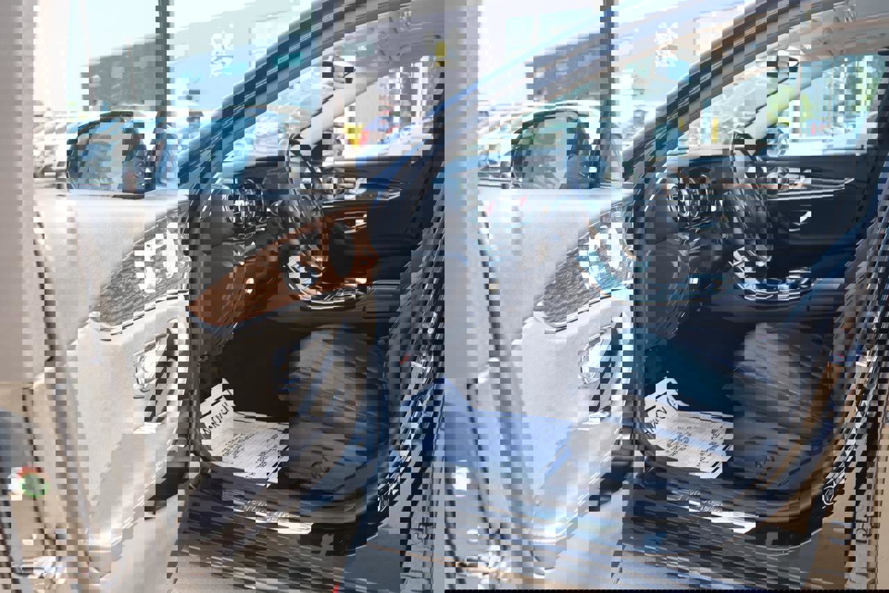 Used 2018 Mercedes-Benz E 300 image 32