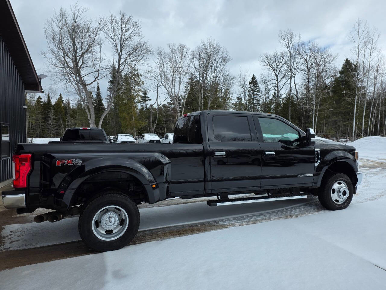Used 2019 Ford F350 XLT w/ XLT Premium Package image 8