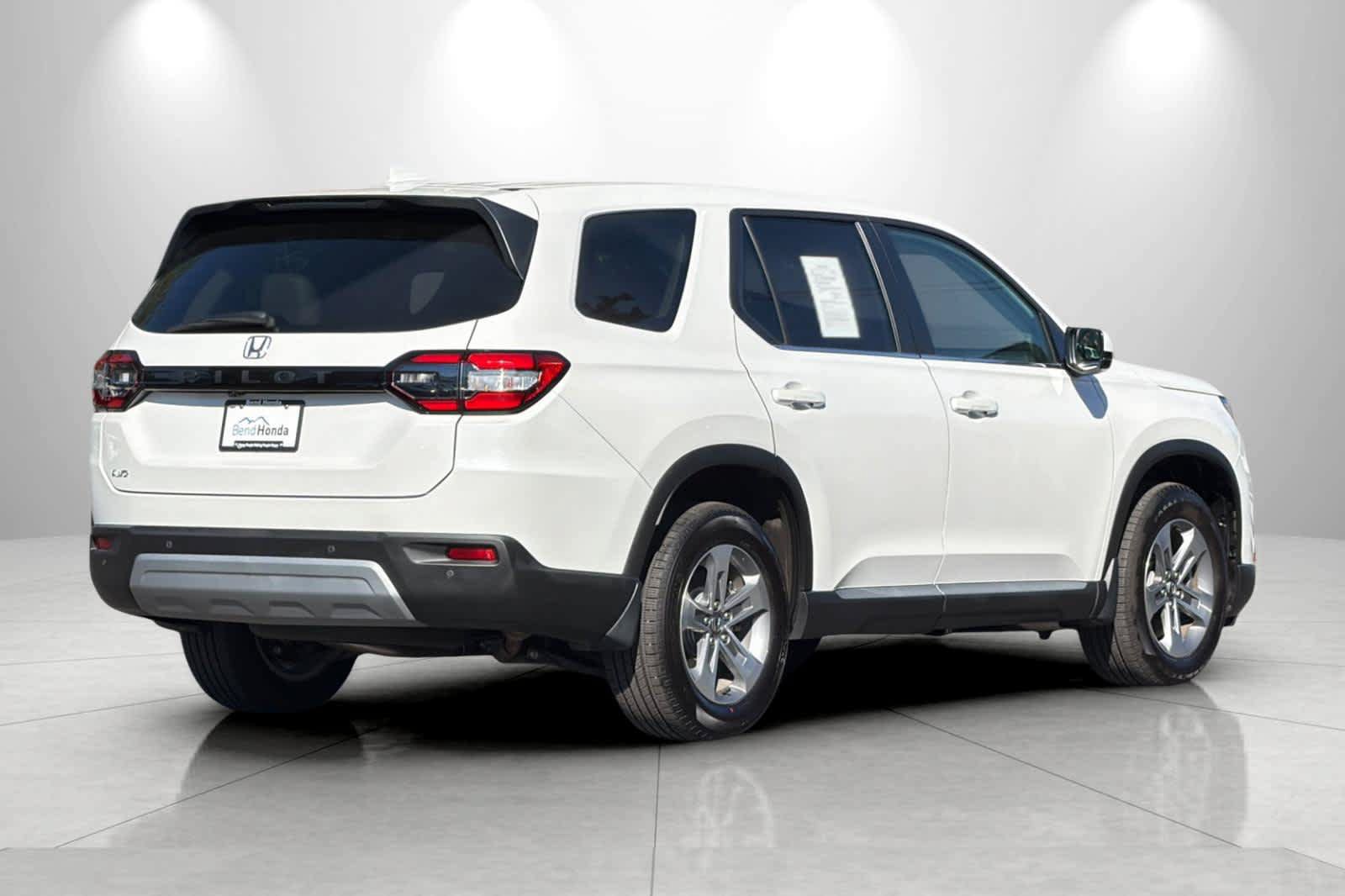 Used 2025 Honda Pilot EX-L image 2