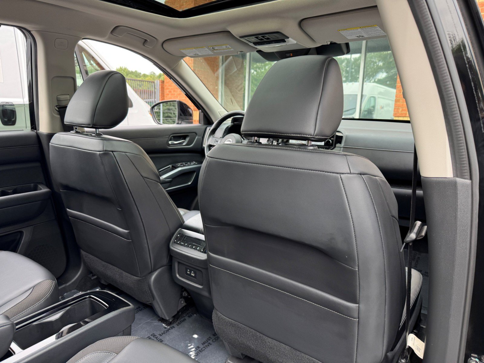 Used 2022 Nissan Pathfinder SL w/ SL Premium Package FWD image 34