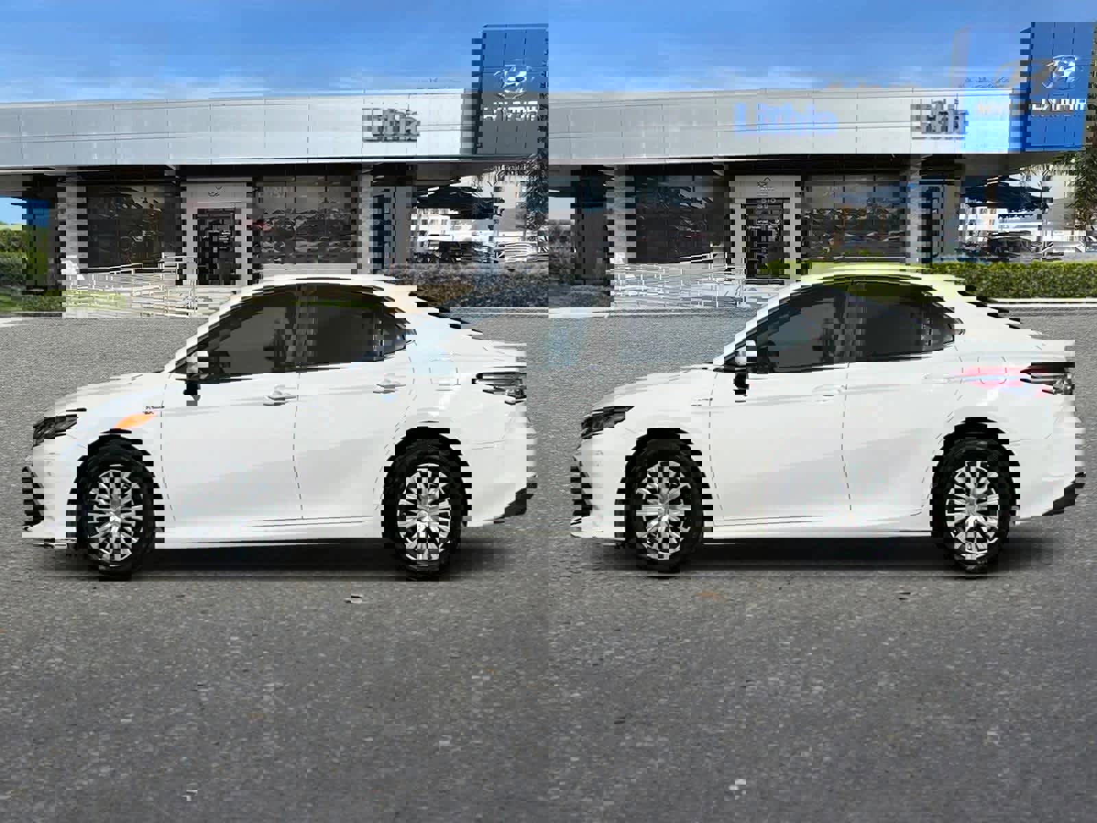 Used 2018 Toyota Camry LE image 6