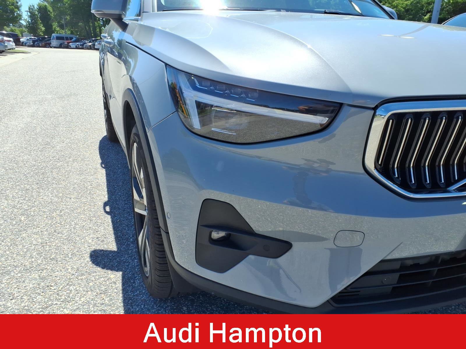 Used 2024 Volvo XC40 B5 Ultimate w/ Climate Package AWD/4WD image 3