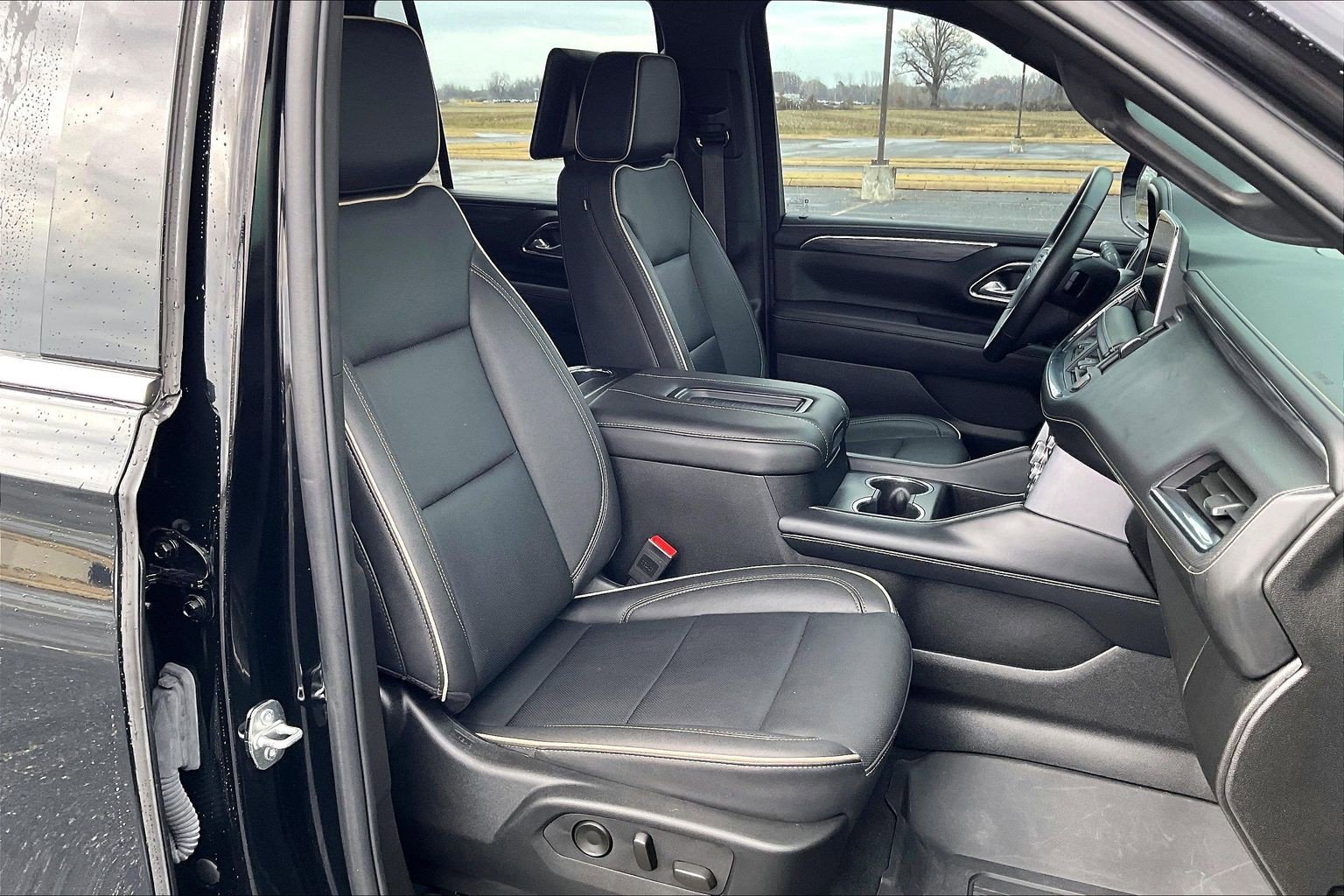 Used 2024 GMC Yukon SLT w/ SLT Luxury Package image 8