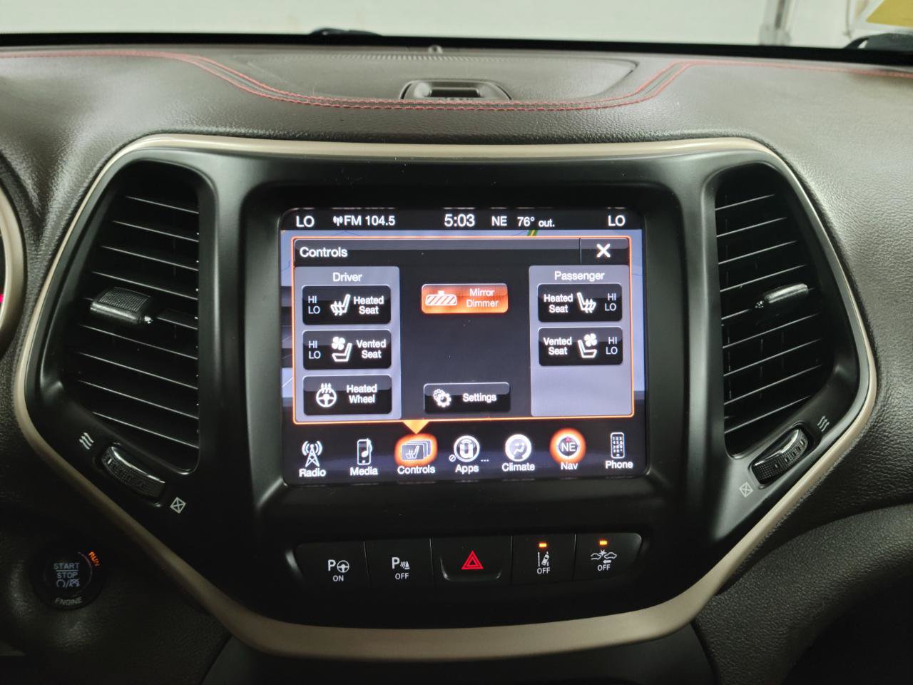 Used 2016 Jeep Cherokee Trailhawk w/ Comfort/Convenience Group AWD/4WD image 20