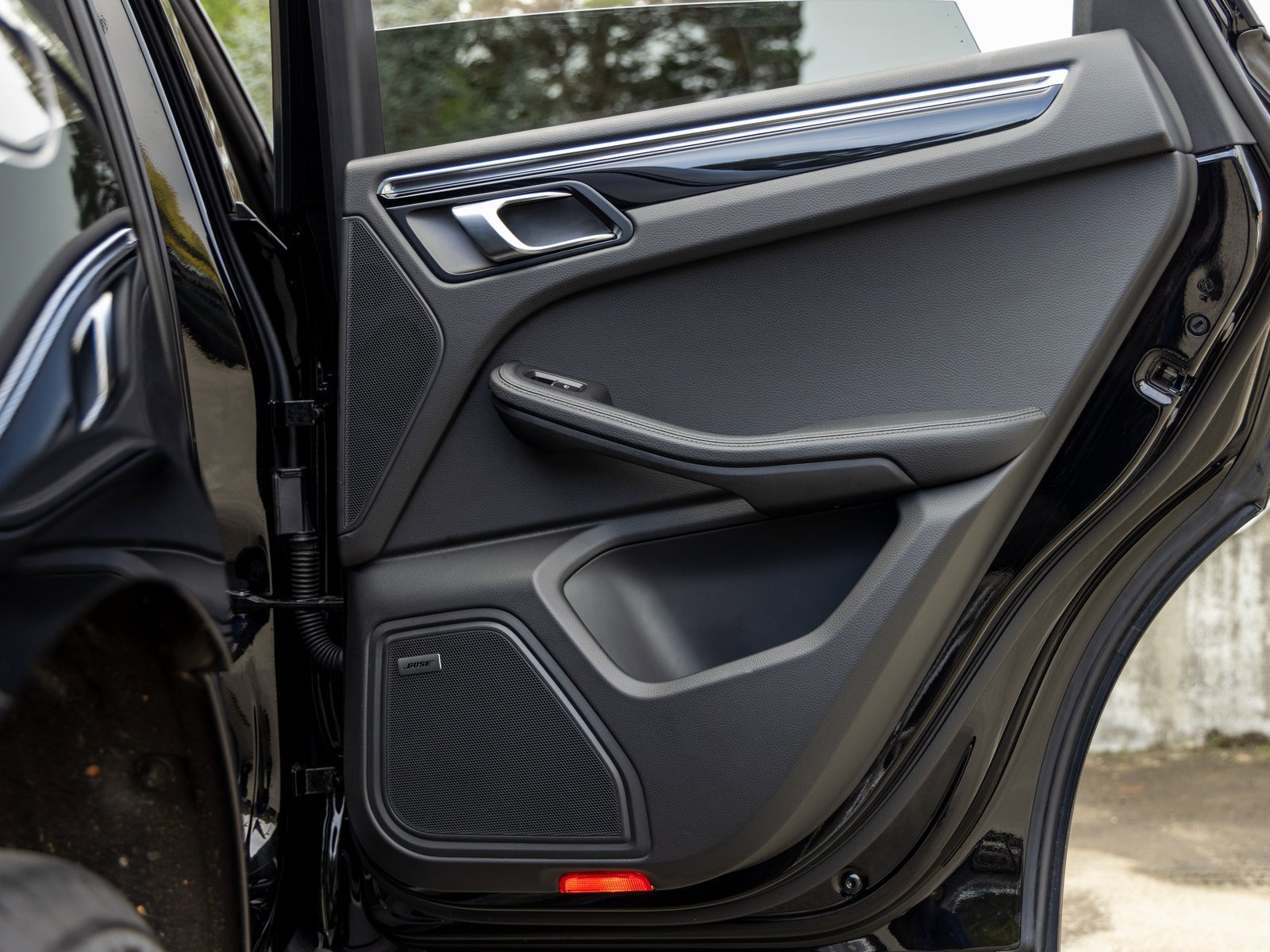 Certified 2025 Porsche Macan image 42