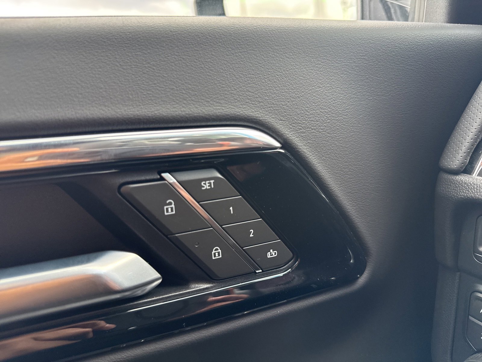 New 2025 Chevrolet Suburban High Country image 39