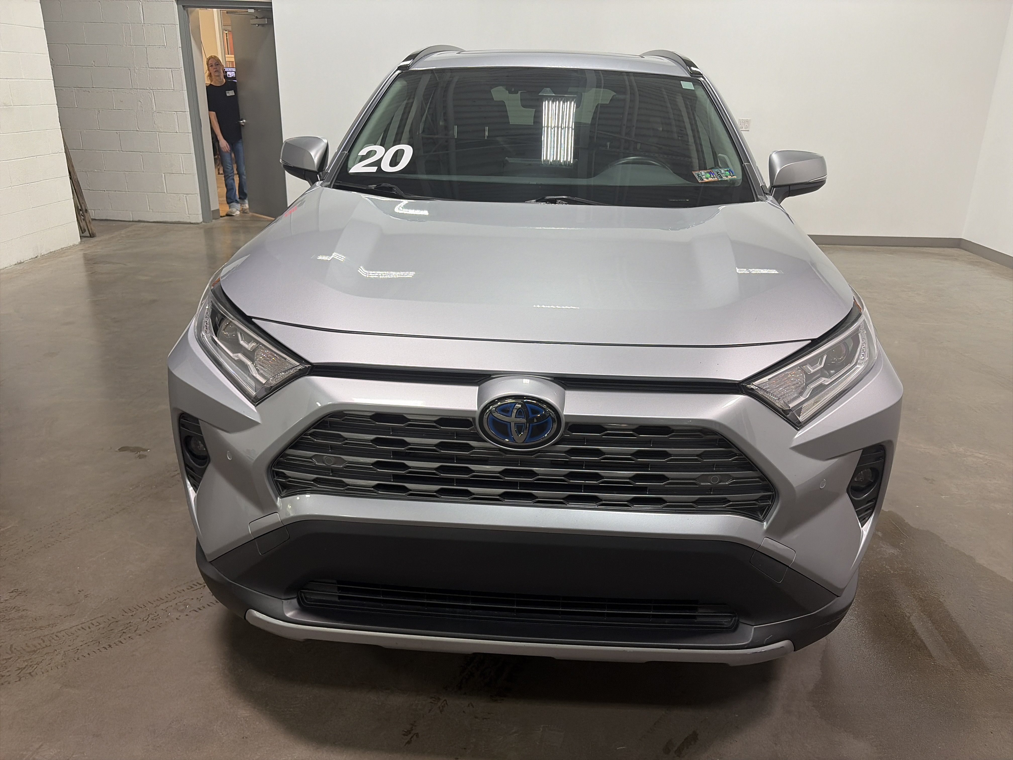 Used 2020 Toyota RAV4 Limited w/ Carpet Mat Package AWD/4WD image 8