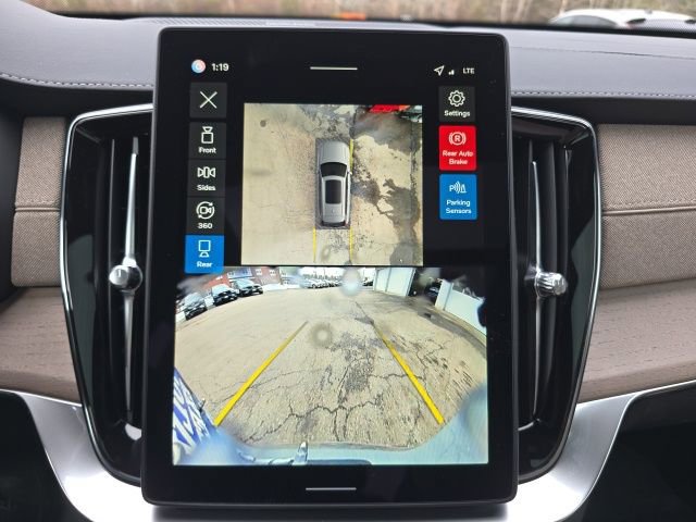 New 2026 Volvo XC90 B6 Plus w/ Protection Package Premier image 32